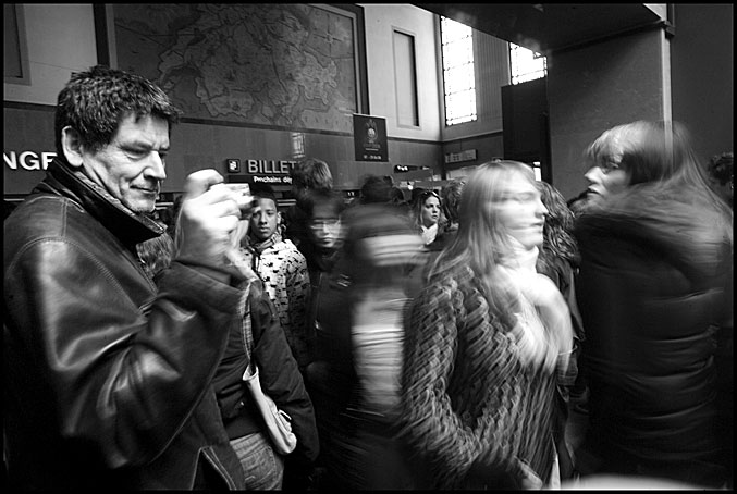 Flash Mob à Genève - Freeze - Gare Cornavin 12 avril 2008